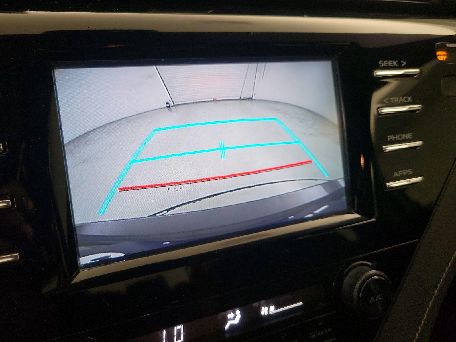2019 Toyota Camry SE - Photo 15