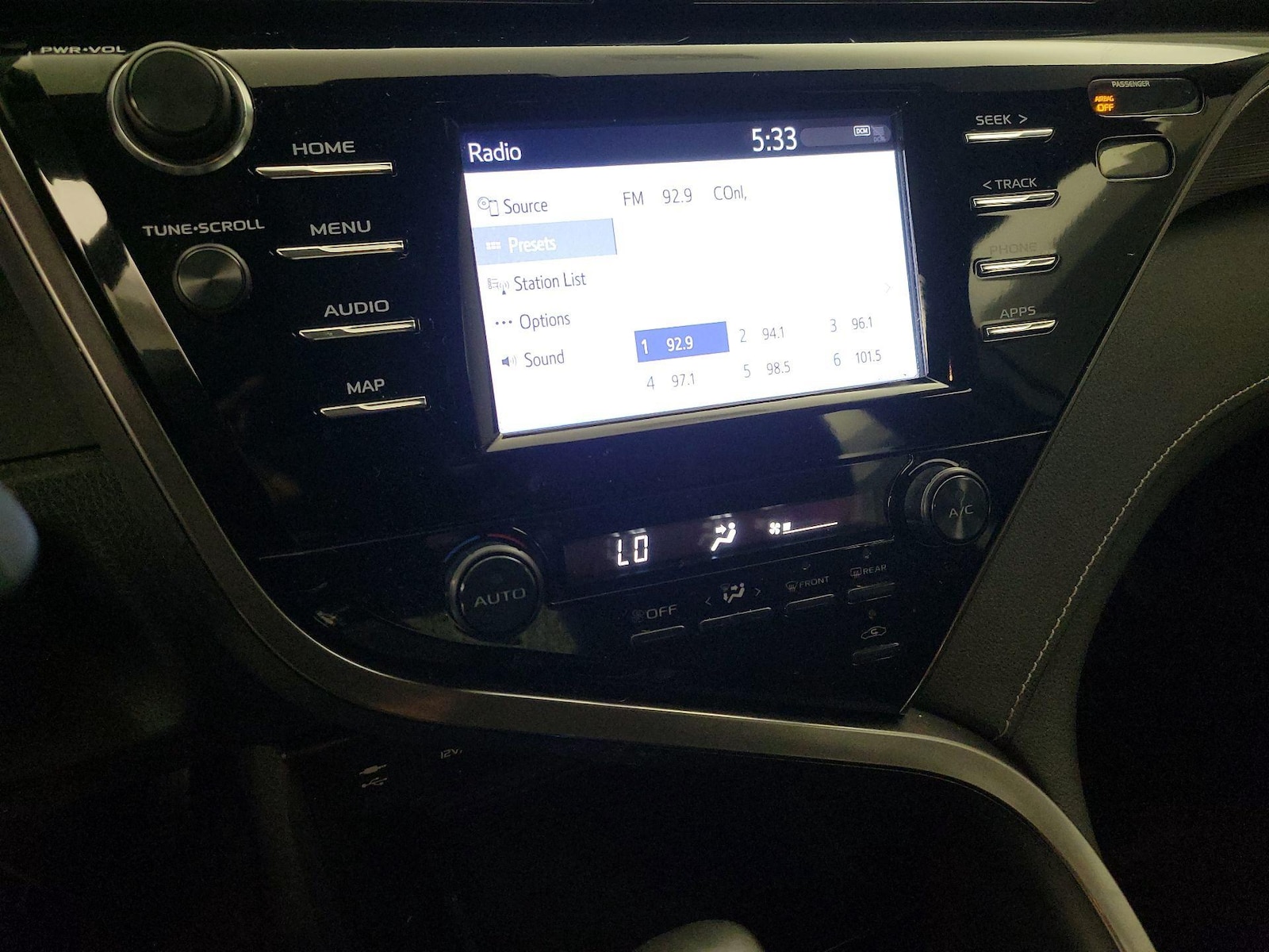2019 Toyota Camry SE - Photo 16
