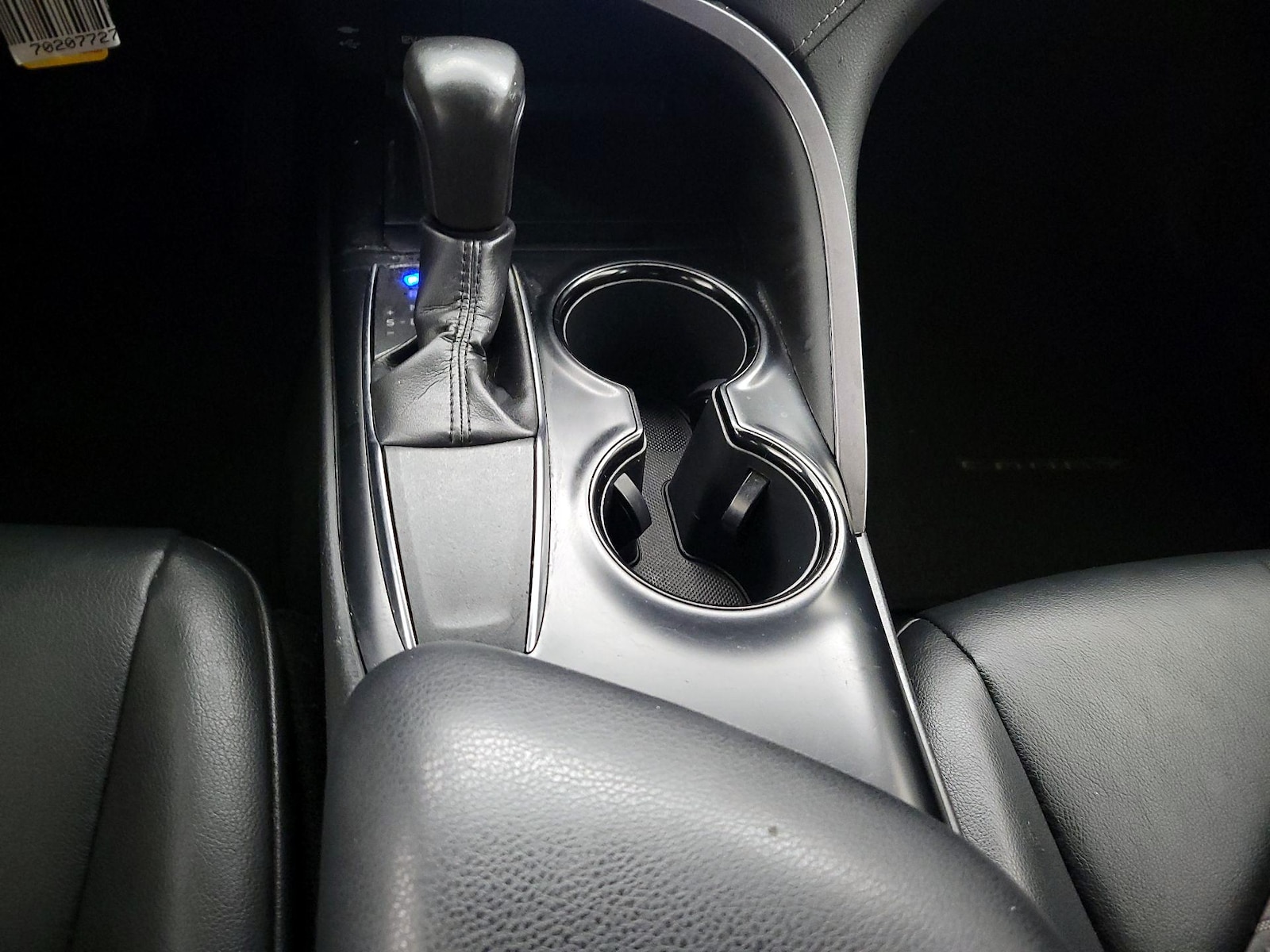 2019 Toyota Camry SE - Photo 18