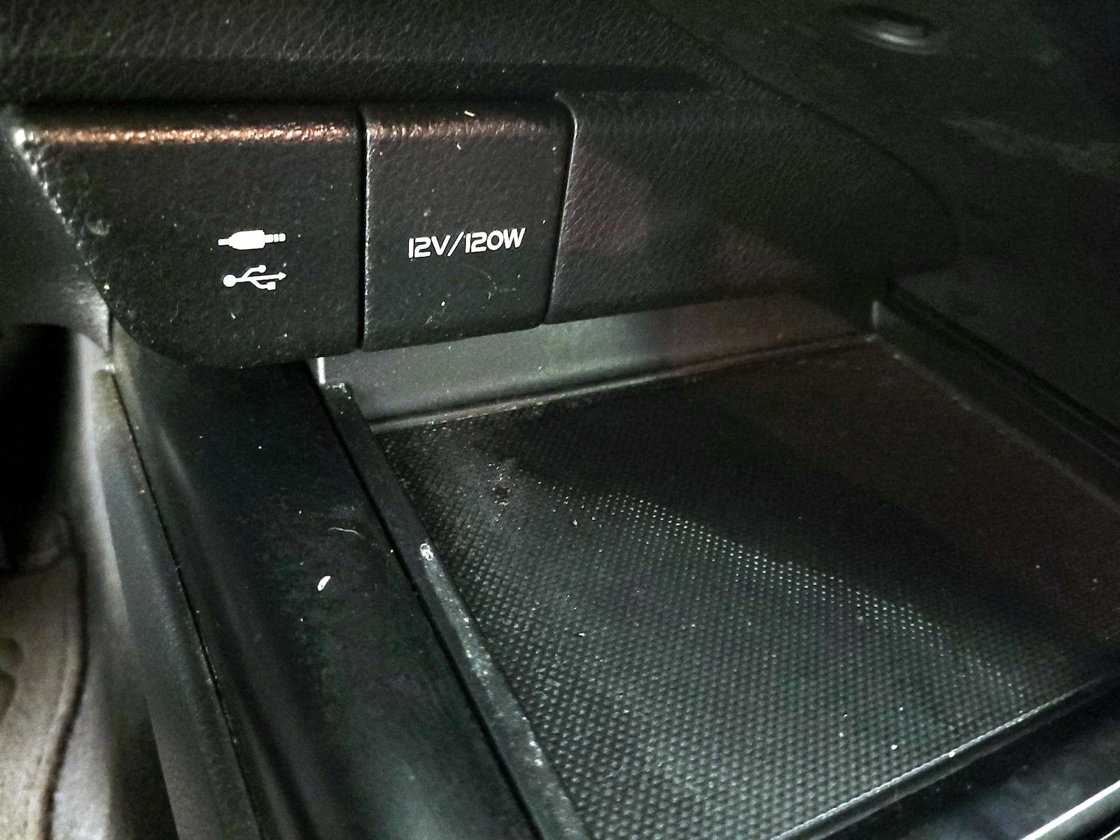 2019 Toyota Camry SE - Photo 19