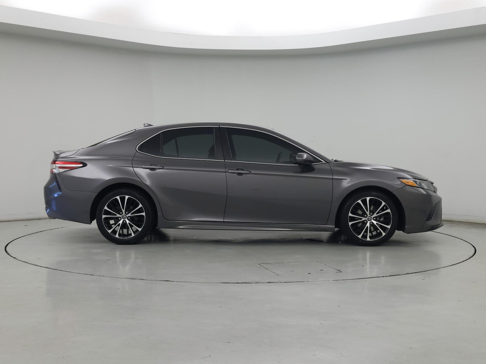 2019 Toyota Camry SE - Photo 8