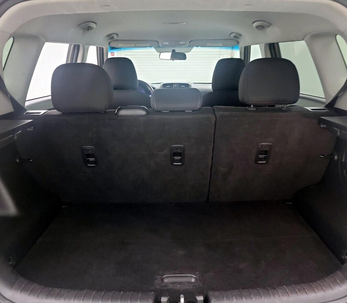 Trunk/Cargo (Seats Up)