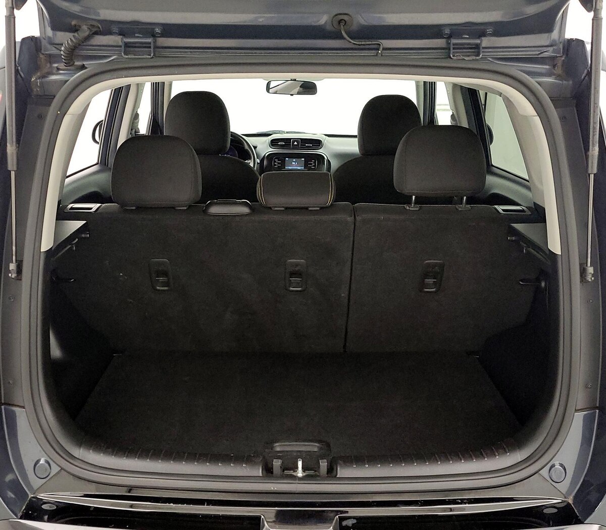 Trunk/Cargo (Seats Up)