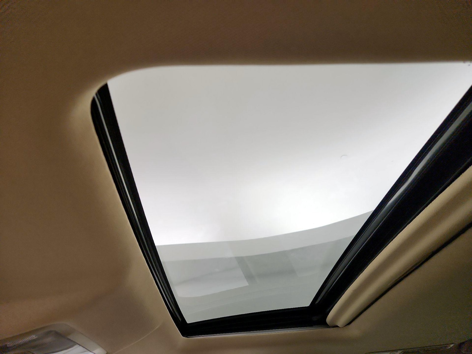 Sunroof(s) & Overhead Airbags