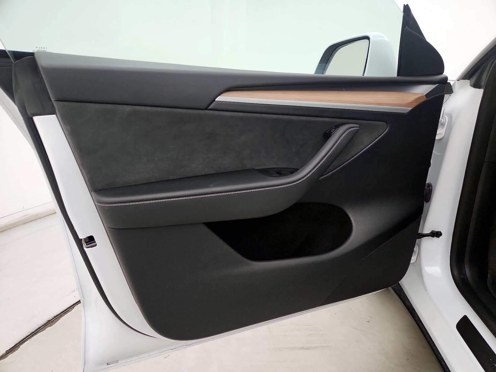 2024 Tesla Model Y Long Range - Photo 11