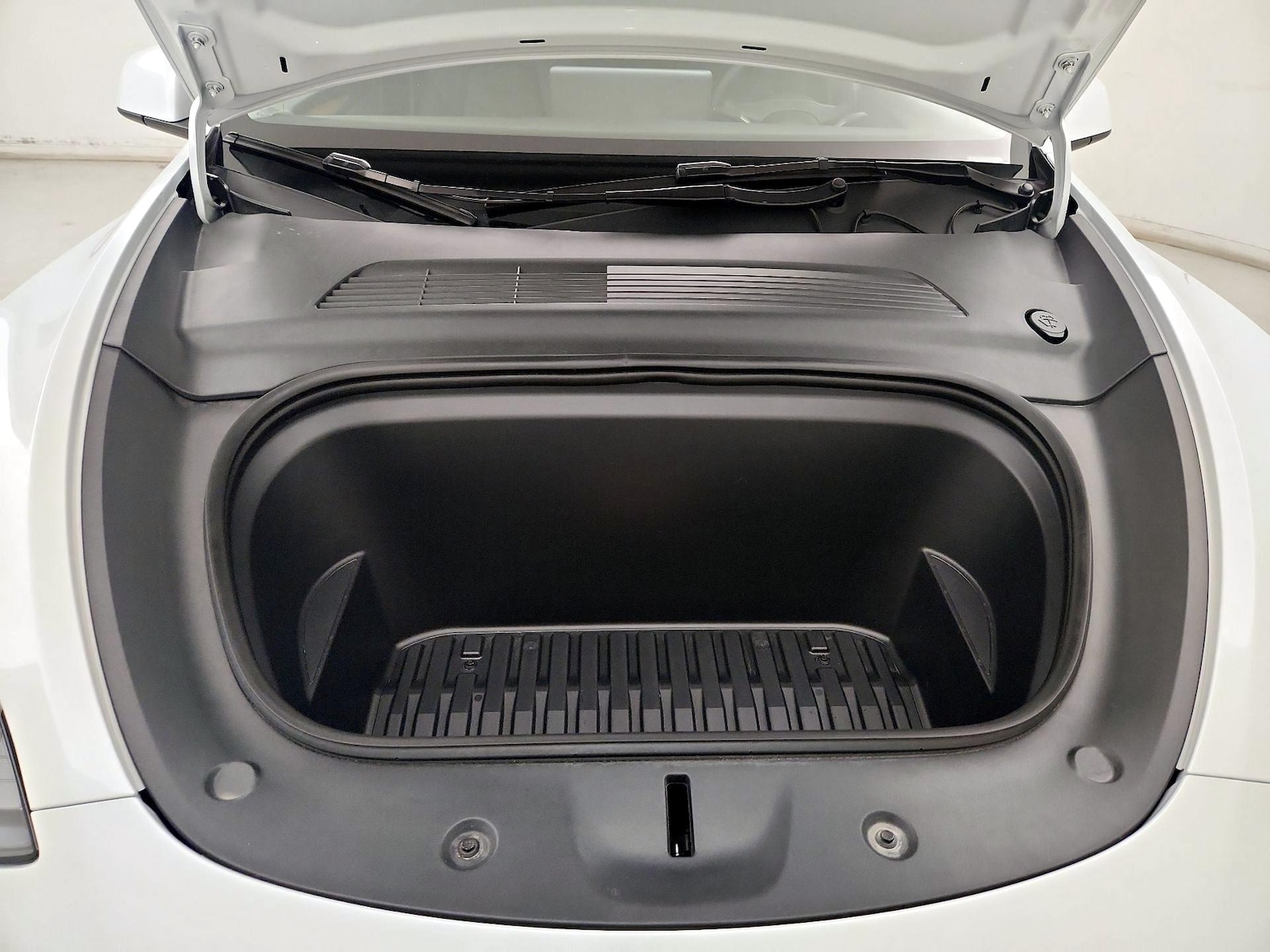 2024 Tesla Model Y Long Range - Photo 19