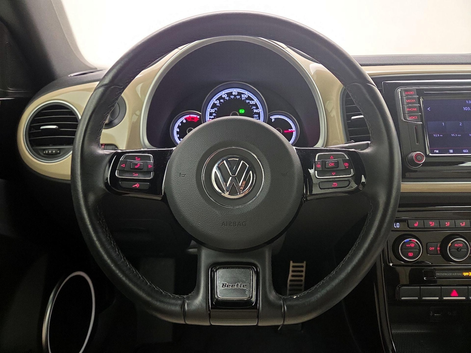 2019 Volkswagen Beetle SE - Photo 11