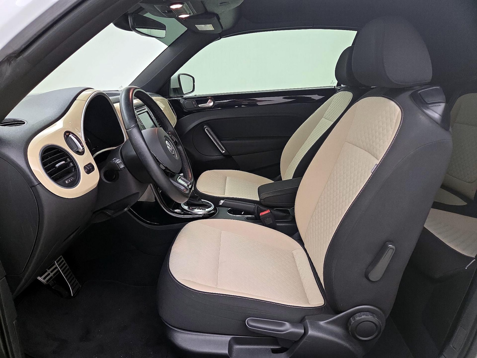 2019 Volkswagen Beetle SE - Photo 12