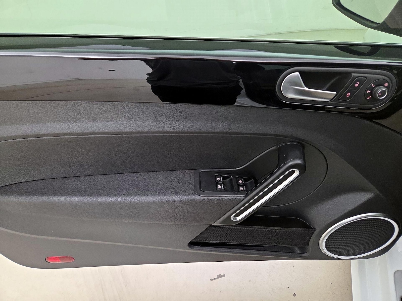 2019 Volkswagen Beetle SE - Photo 13