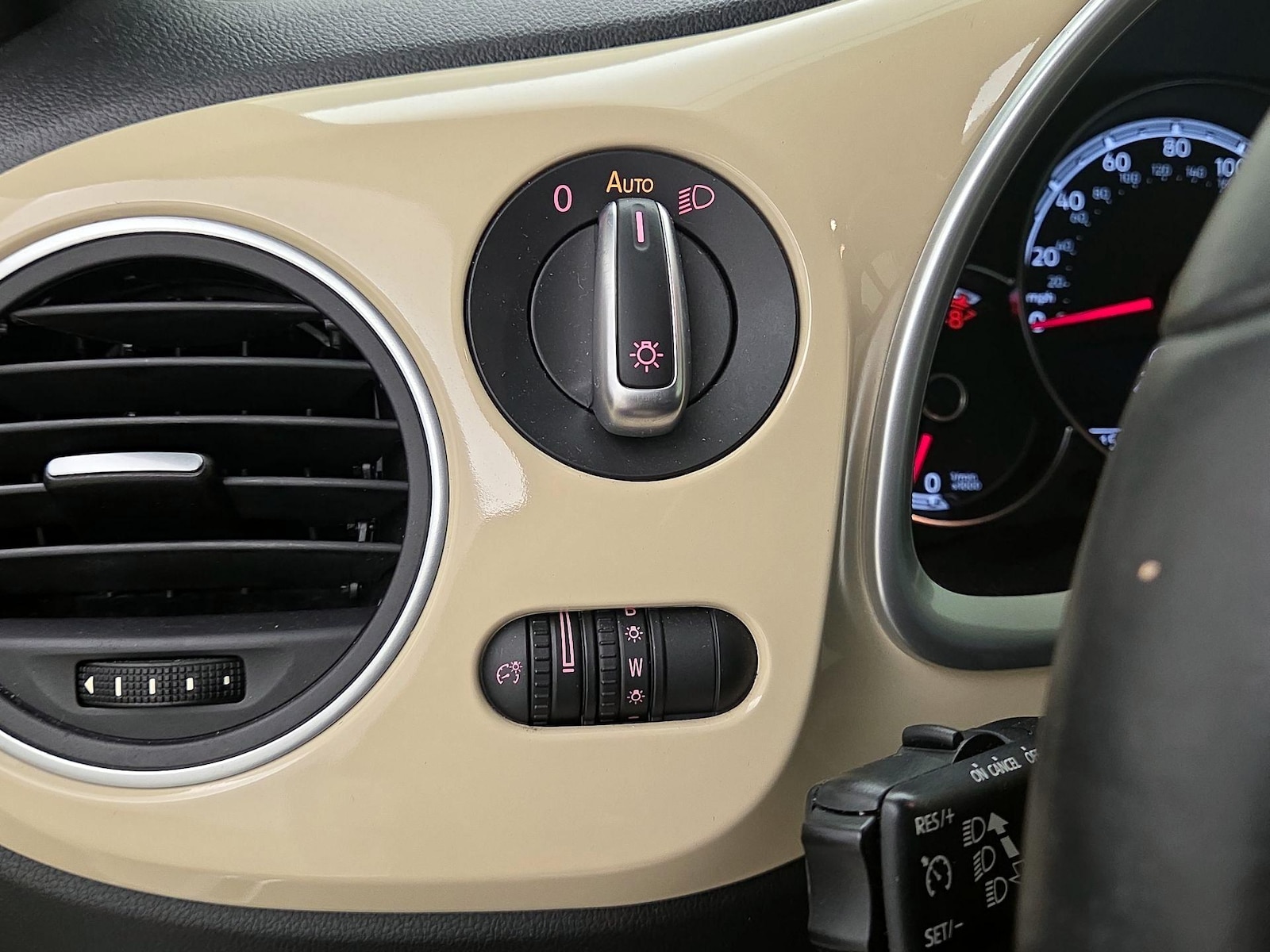 2019 Volkswagen Beetle SE - Photo 14