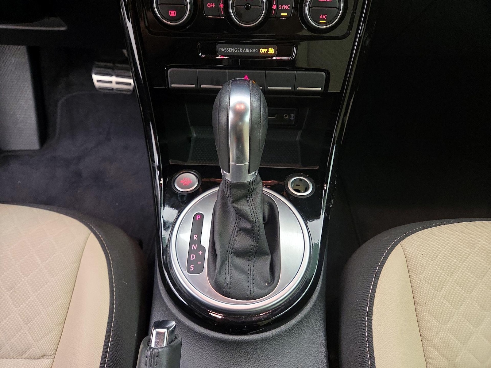 2019 Volkswagen Beetle SE - Photo 18