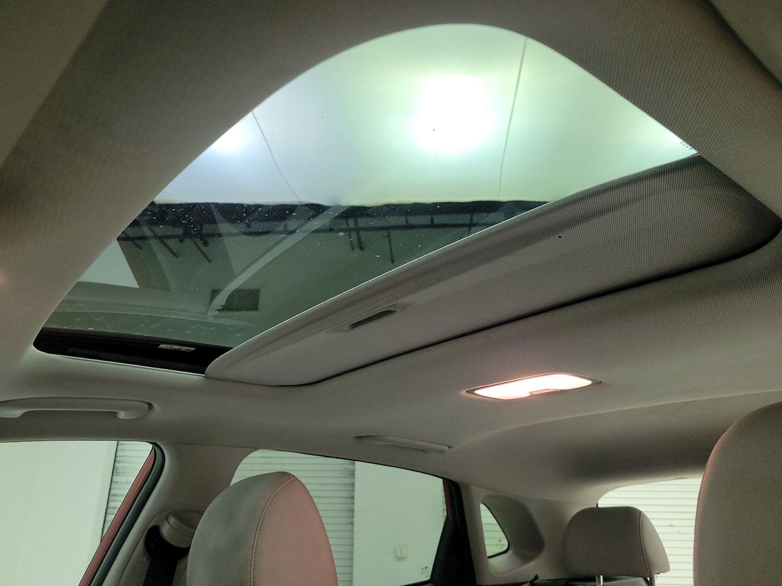 Sunroof(s) & Overhead Airbags