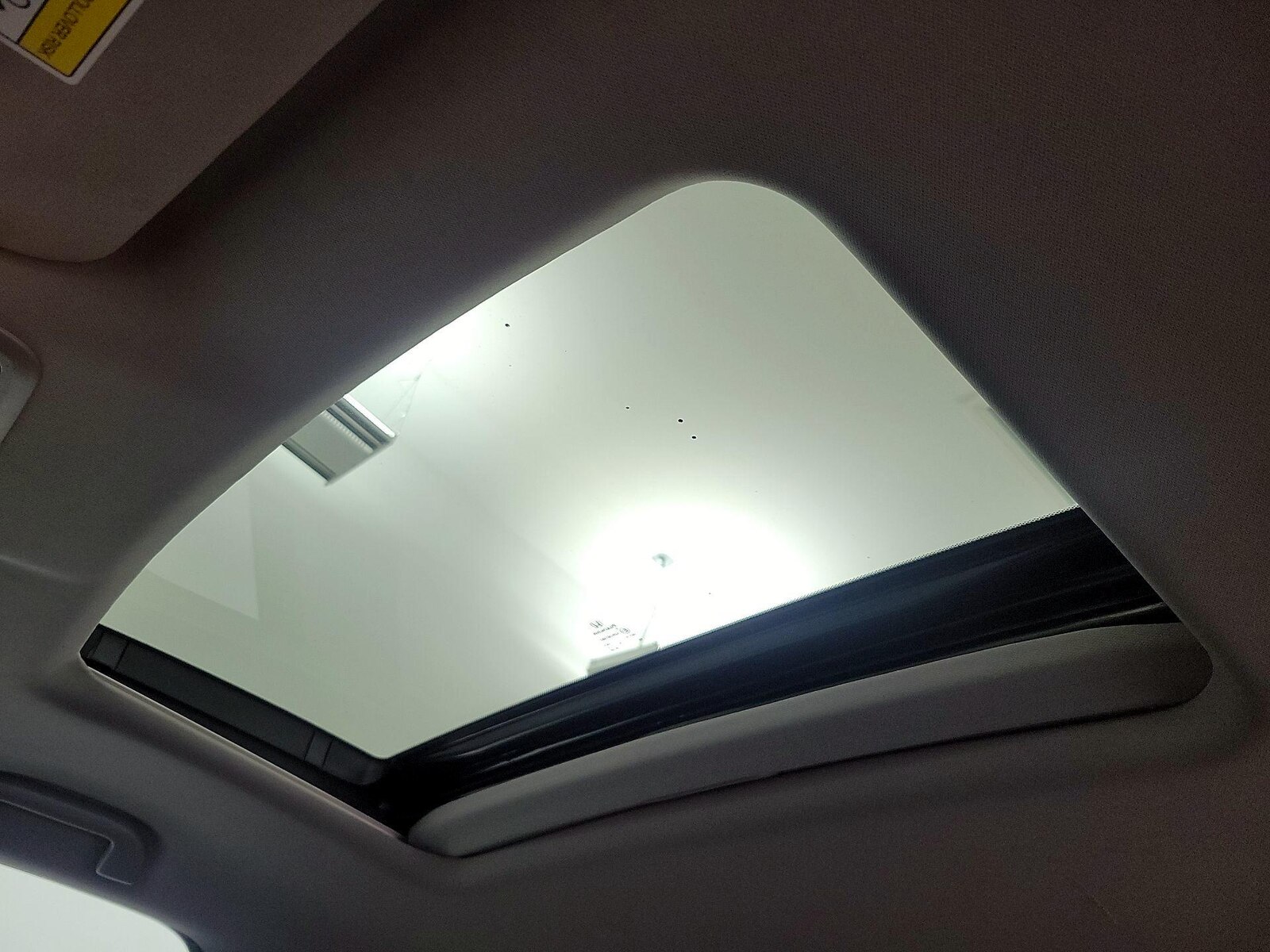 Sunroof(s) & Overhead Airbags