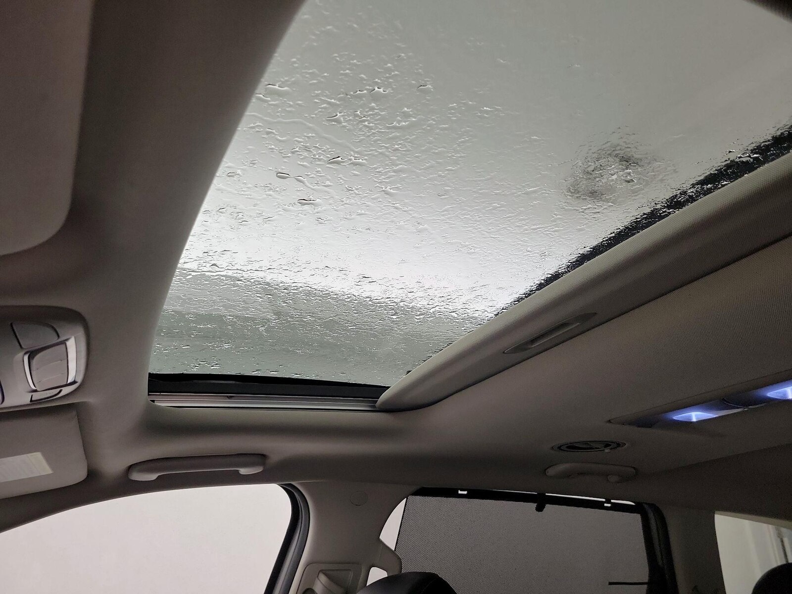 Sunroof(s) & Overhead Airbags