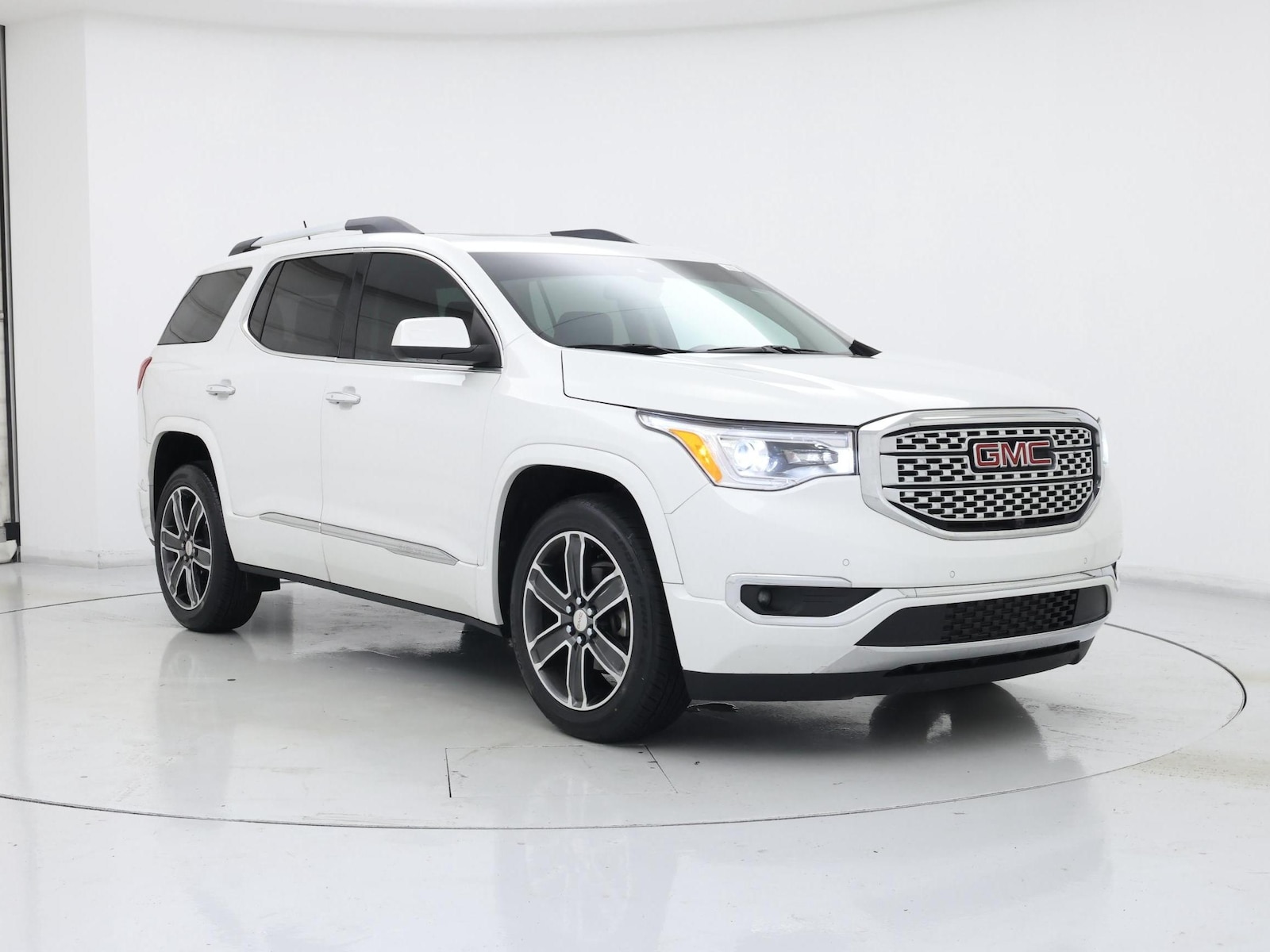 2019 GMC Acadia Denali - Photo 2