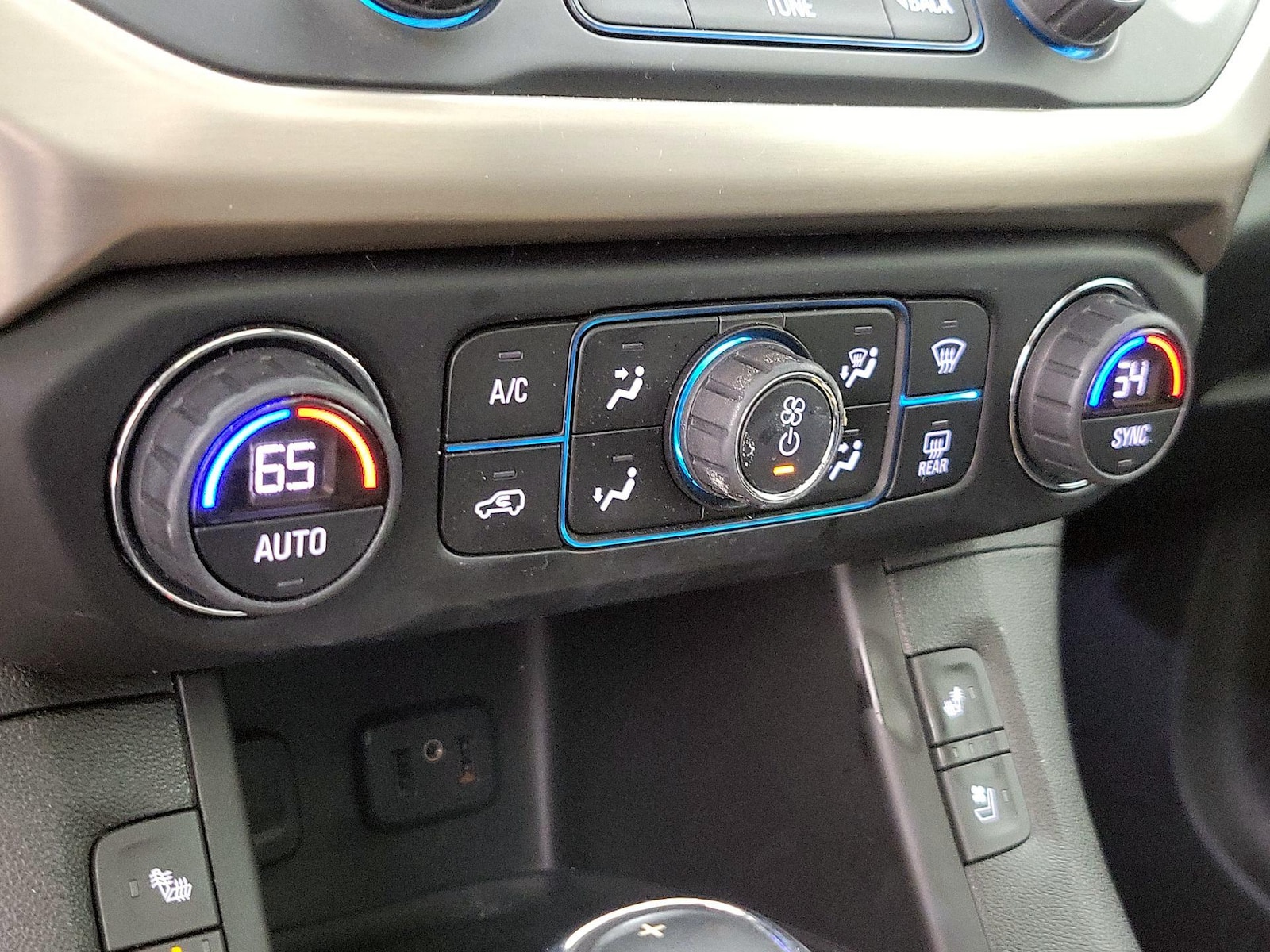 2019 GMC Acadia Denali - Photo 18