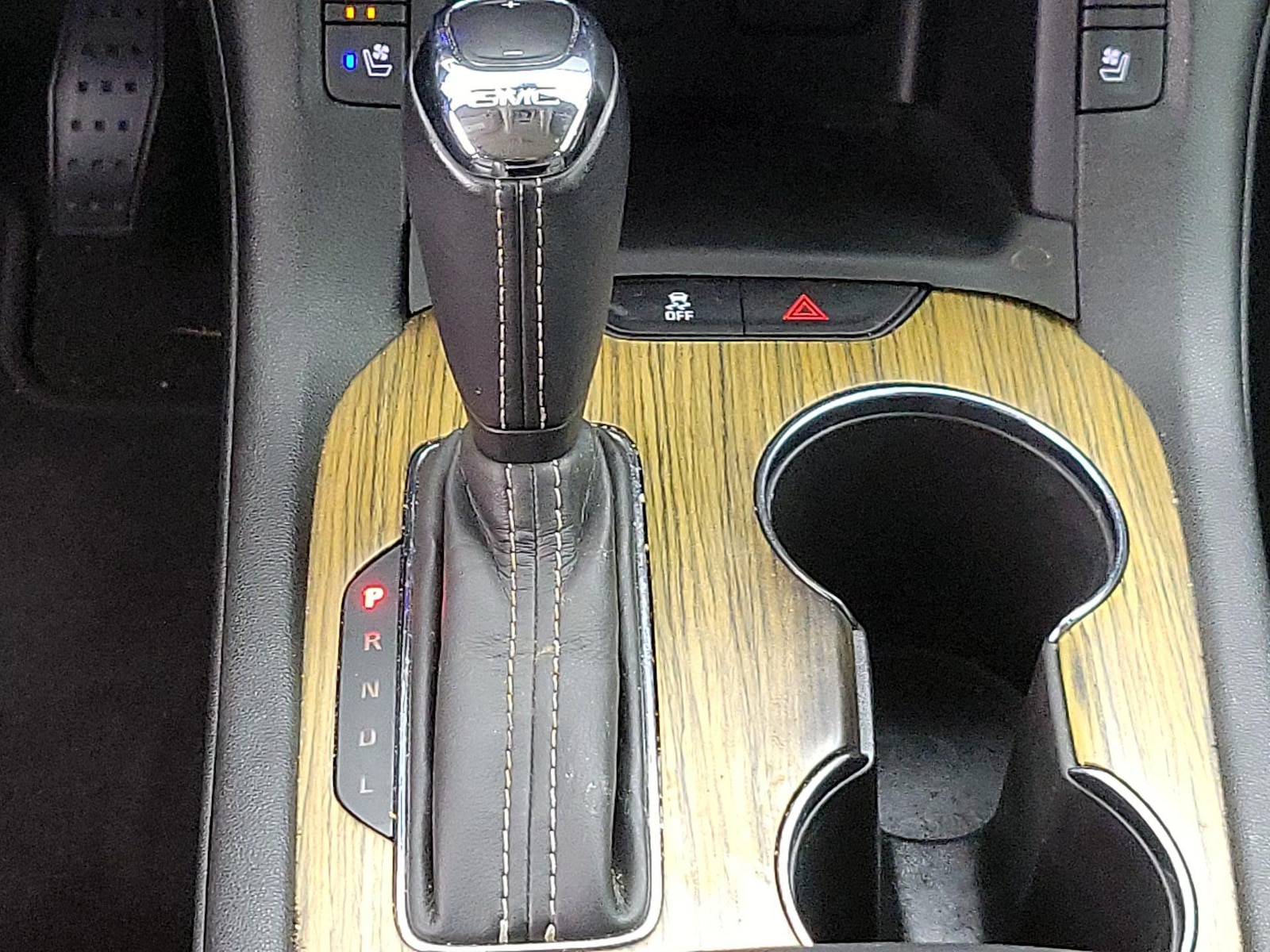 2019 GMC Acadia Denali - Photo 19