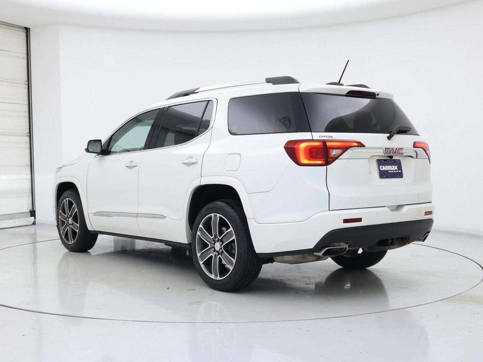 2019 GMC Acadia Denali - Photo 3