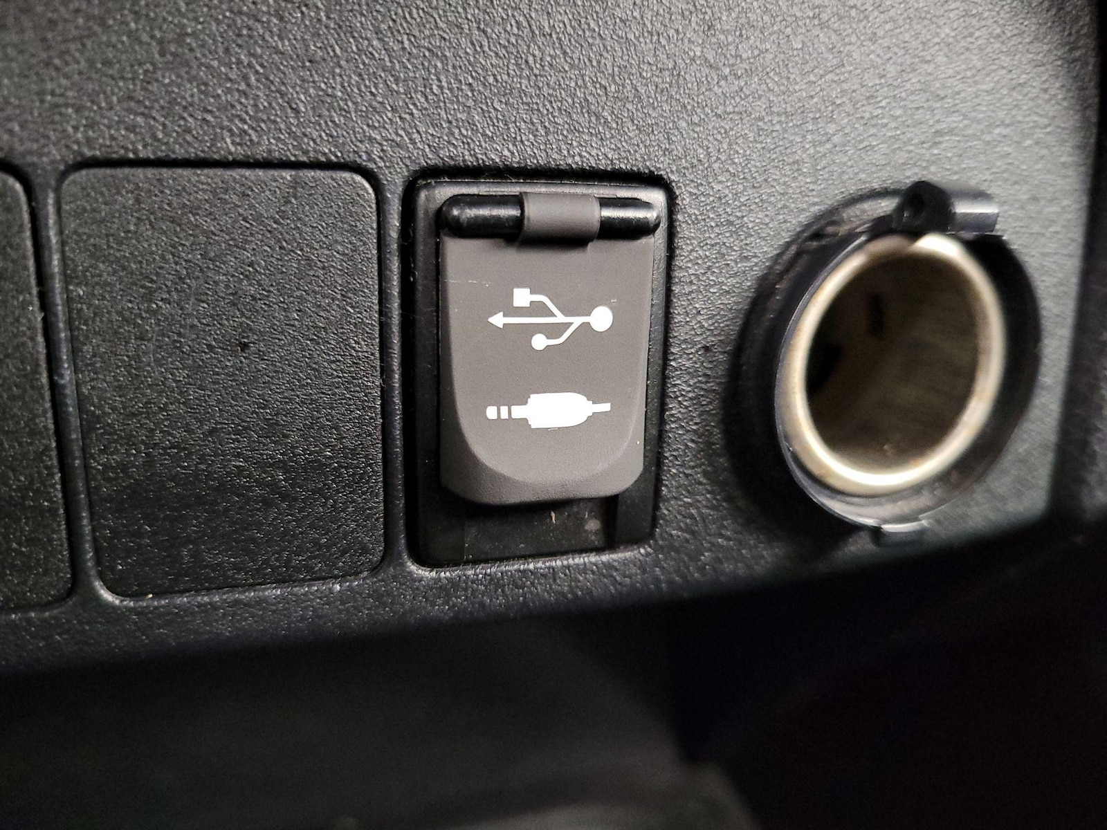 2017 Toyota RAV4 XLE - Photo 19