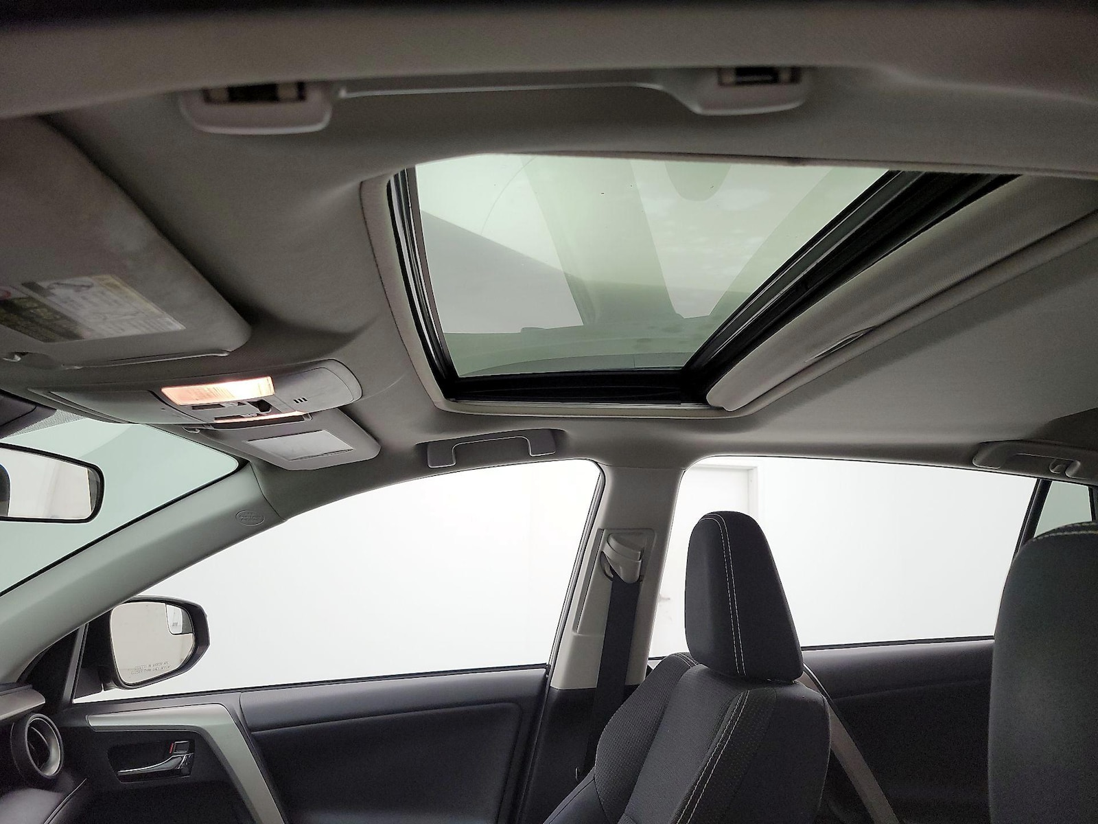 2017 Toyota RAV4 XLE - Photo 20