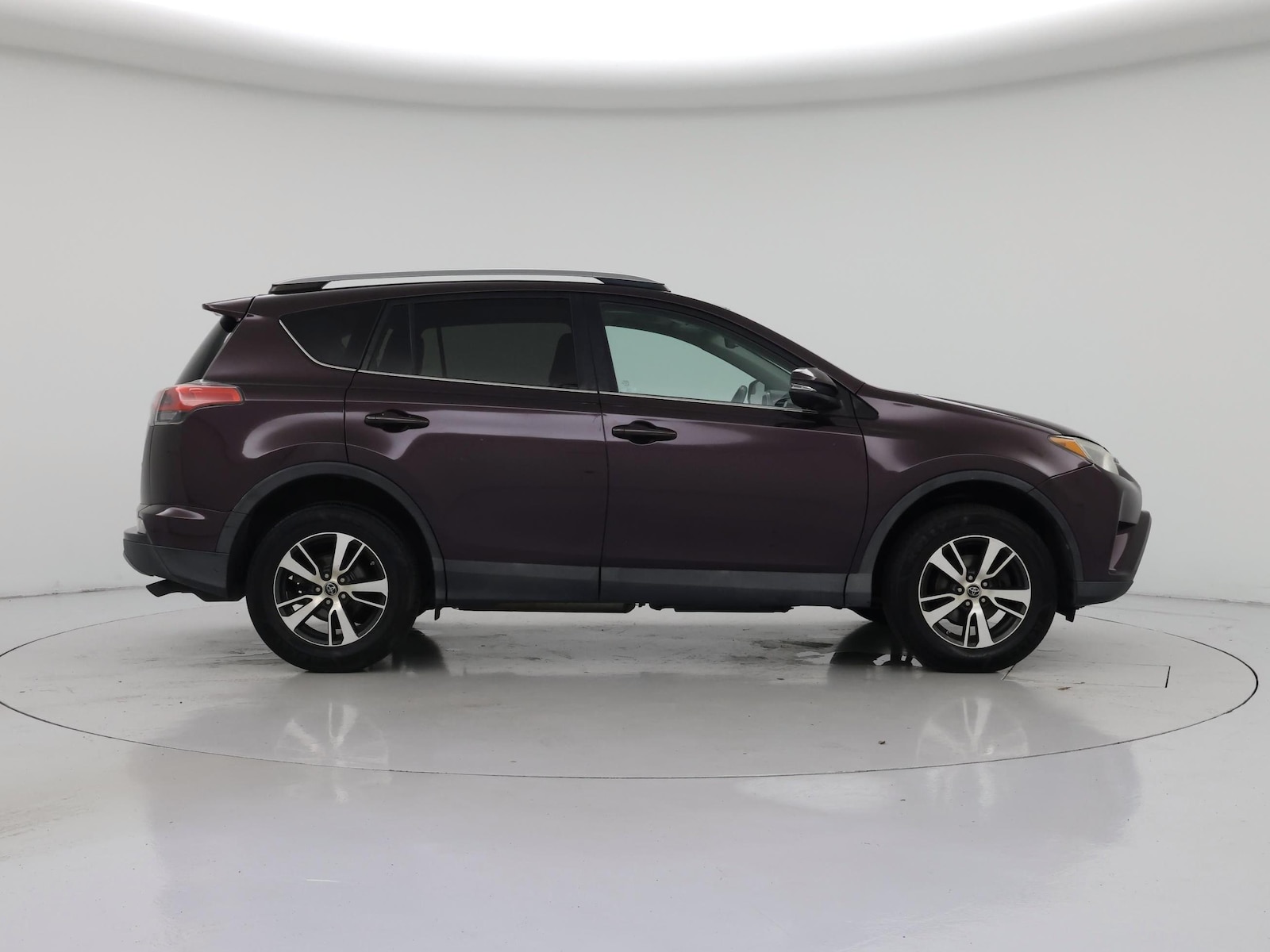 2017 Toyota RAV4 XLE - Photo 8