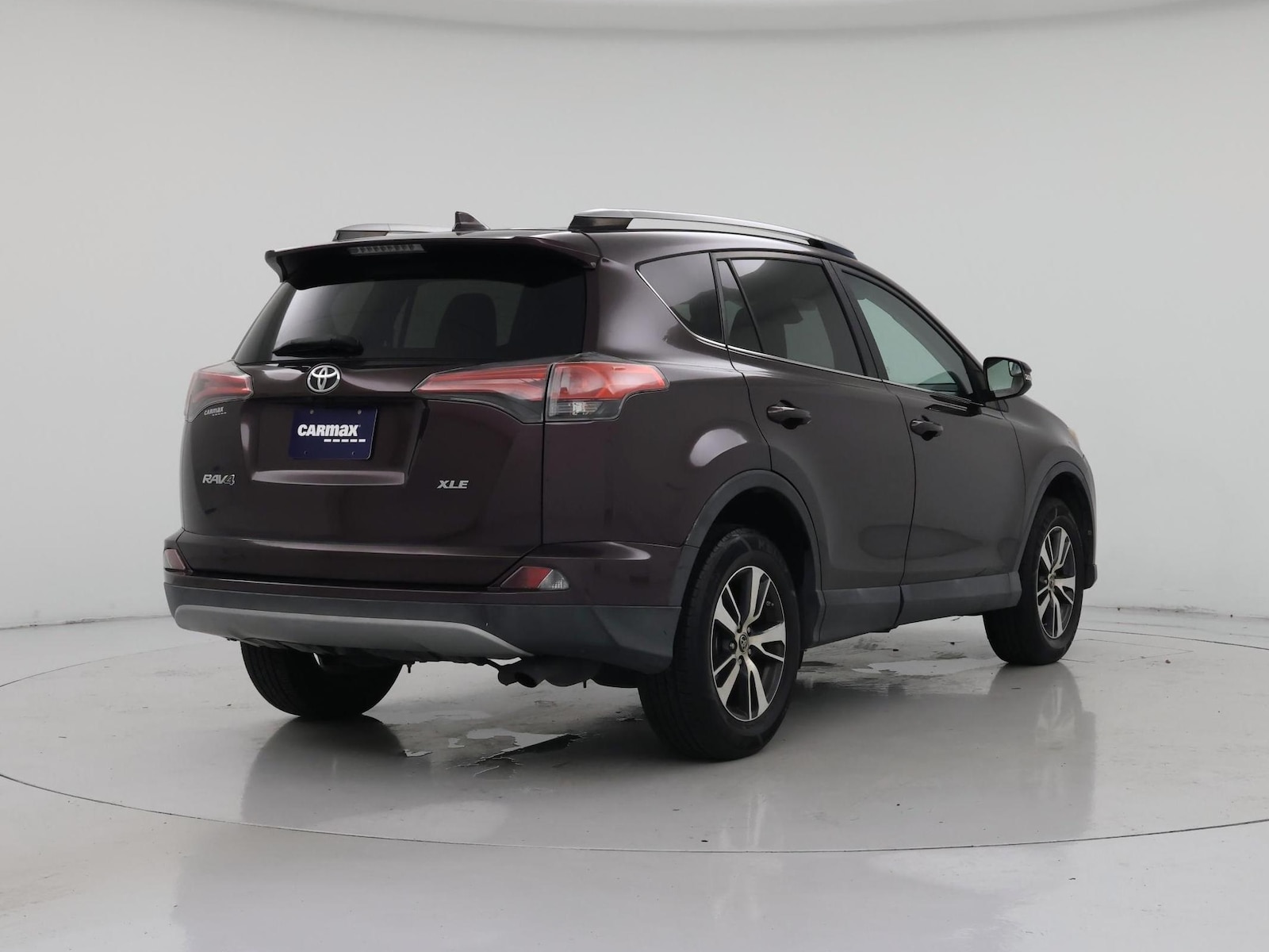 2017 Toyota RAV4 XLE - Photo 9