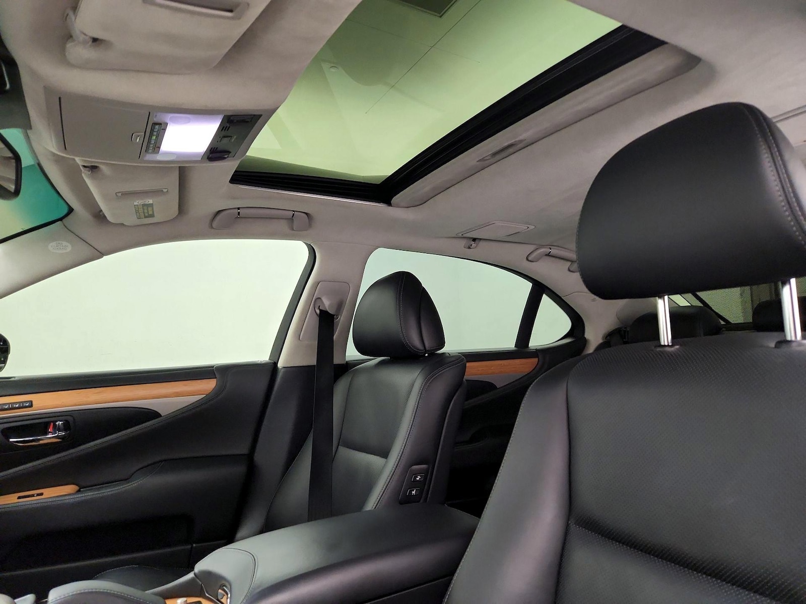 Sunroof(s) & Overhead Airbags