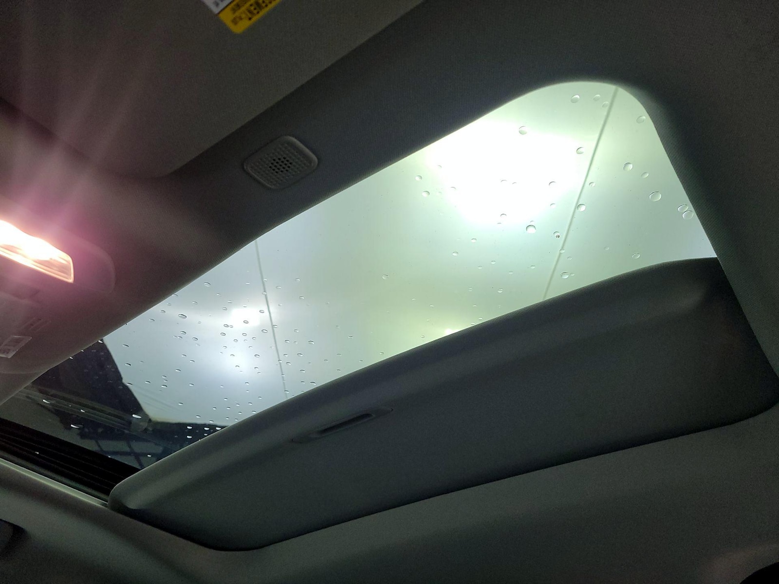 Sunroof(s) & Overhead Airbags