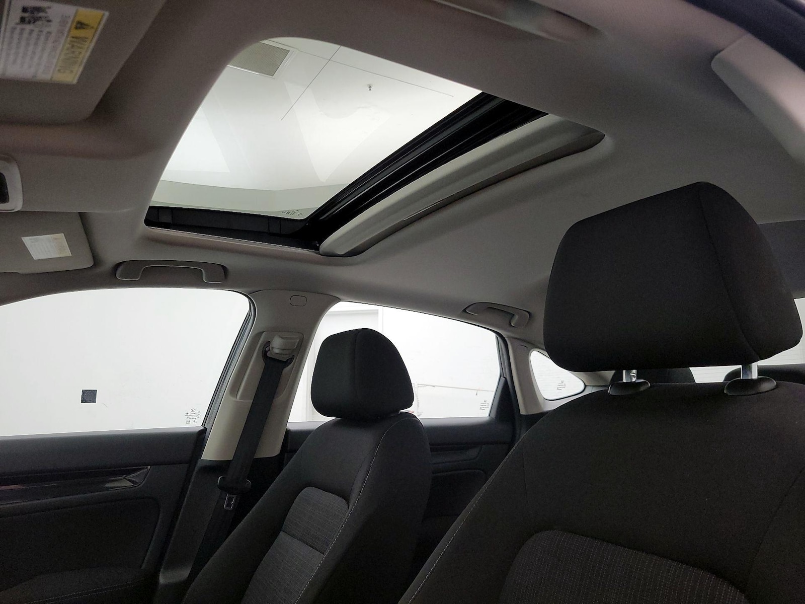 Sunroof(s) & Overhead Airbags