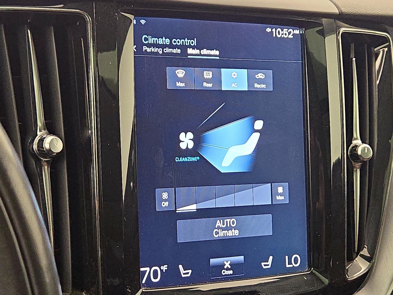 2018 Volvo XC60 Momentum - Photo 17
