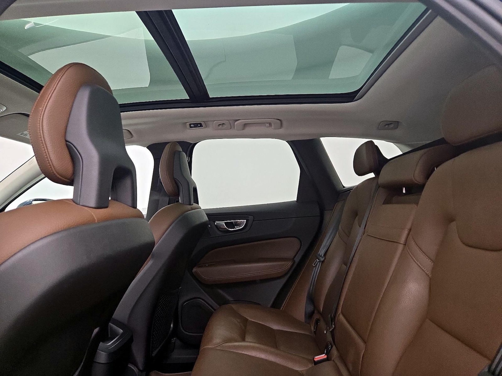 2018 Volvo XC60 Momentum - Photo 24