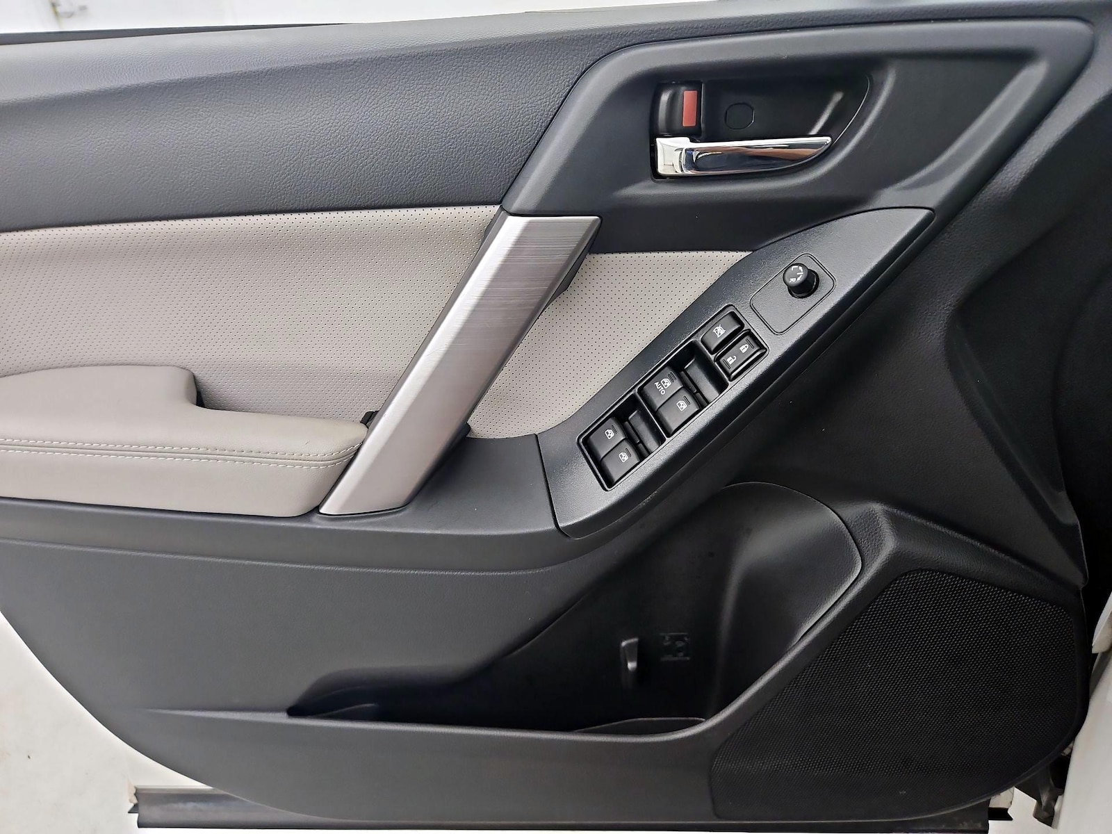 2016 Subaru Forester i Limited - Photo 13