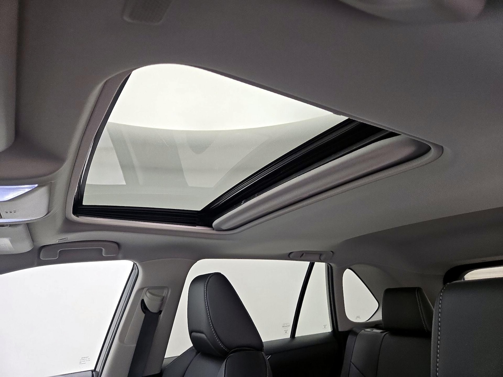 Sunroof(s) & Overhead Airbags