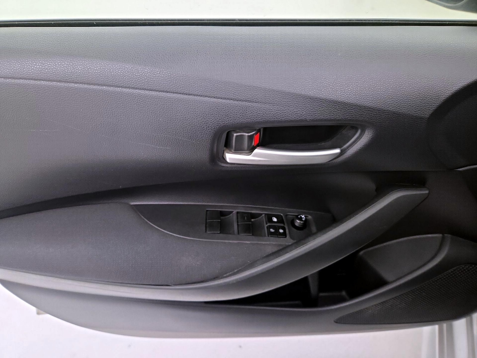 2020 Toyota Corolla LE - Photo 13