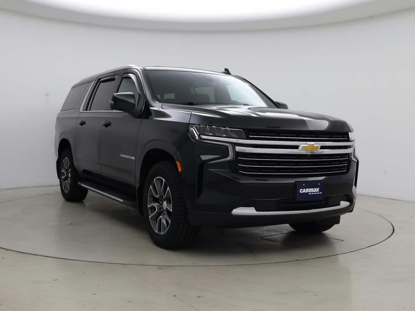 2022 Chevrolet Suburban LT - Photo 2