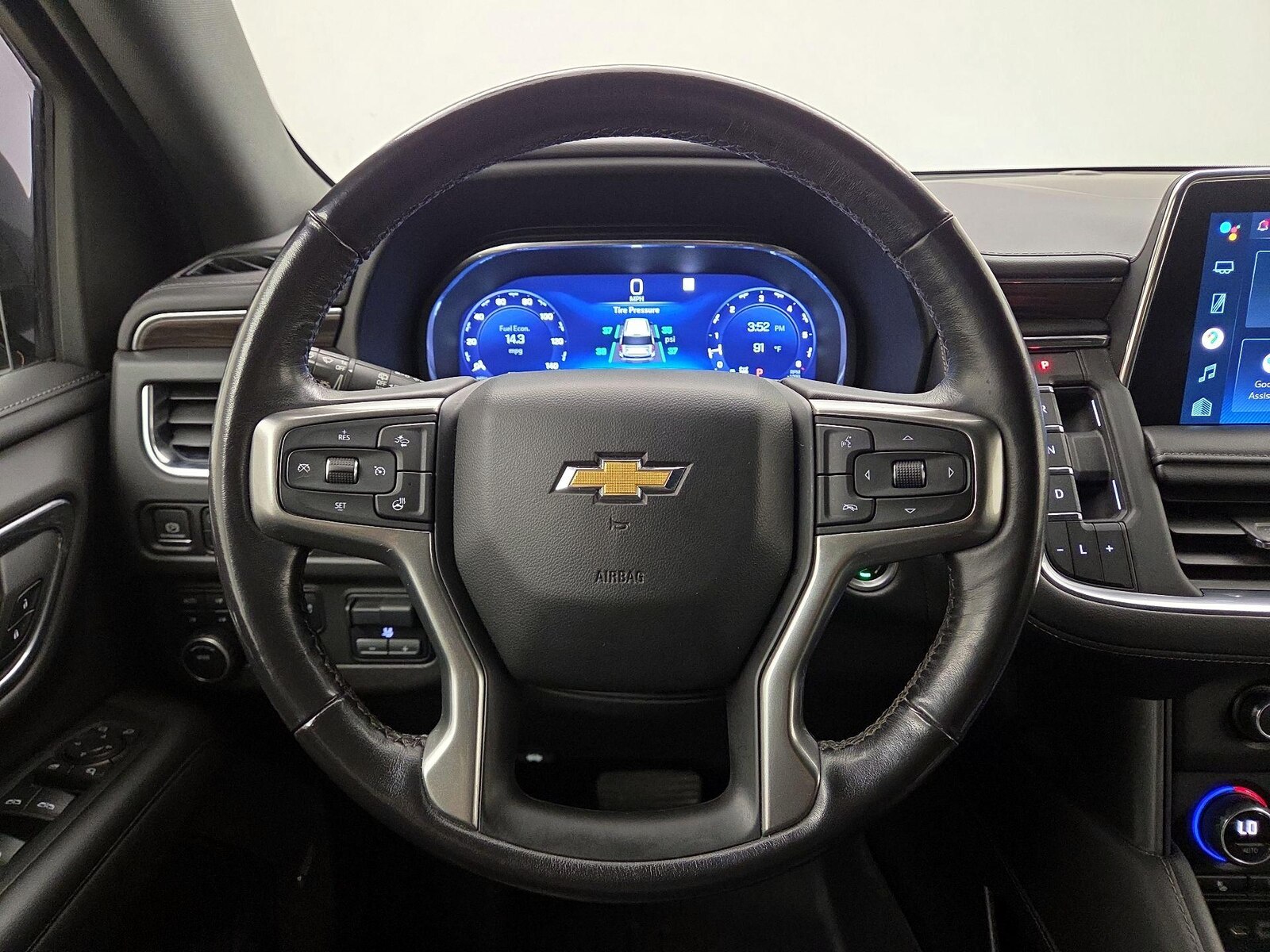 2022 Chevrolet Suburban LT - Photo 11