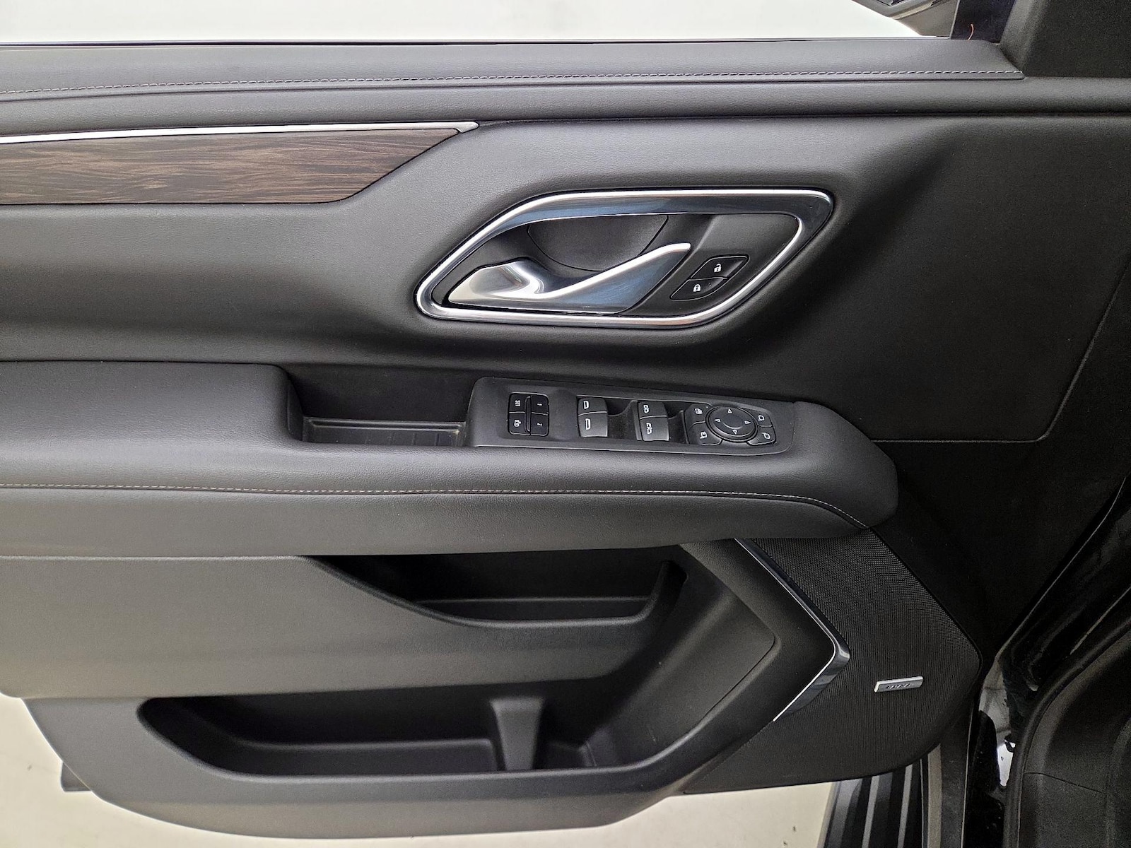 2022 Chevrolet Suburban LT - Photo 13
