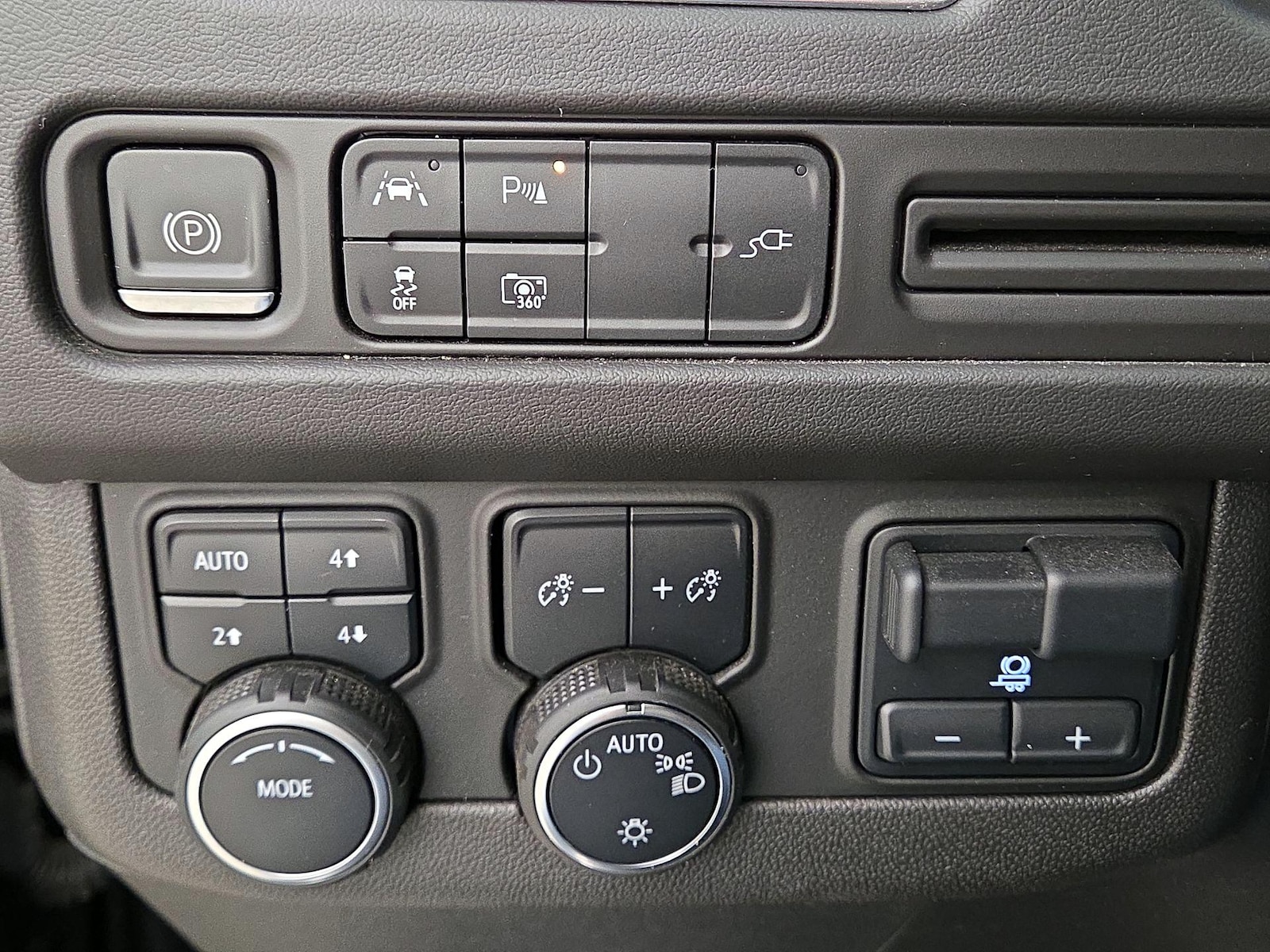 2022 Chevrolet Suburban LT - Photo 14