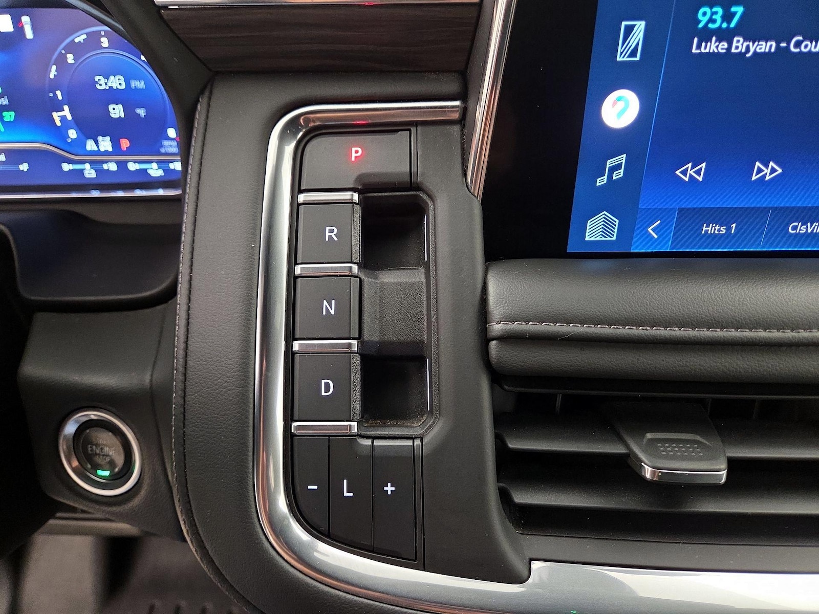 2022 Chevrolet Suburban LT - Photo 18