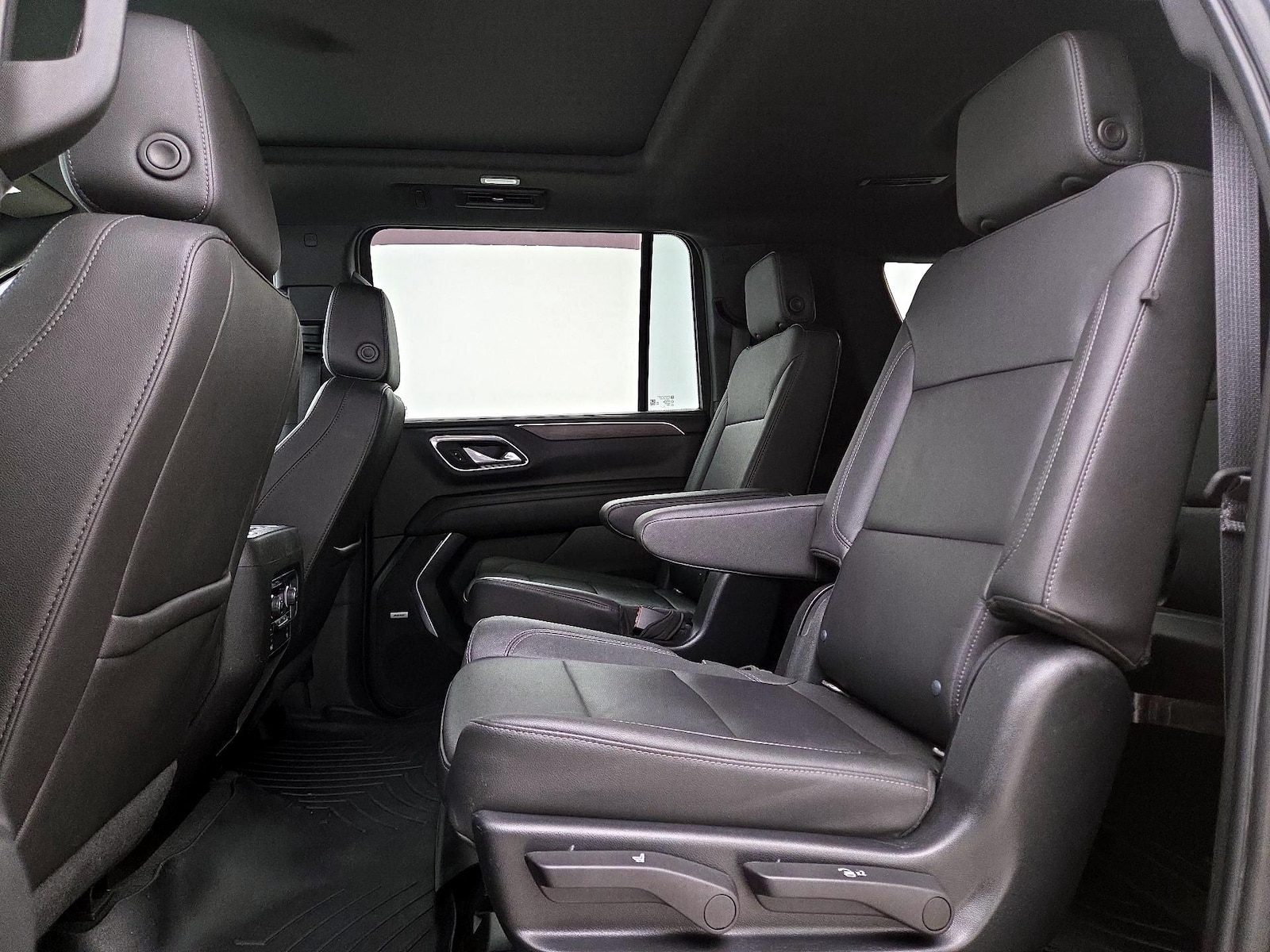 2022 Chevrolet Suburban LT - Photo 21