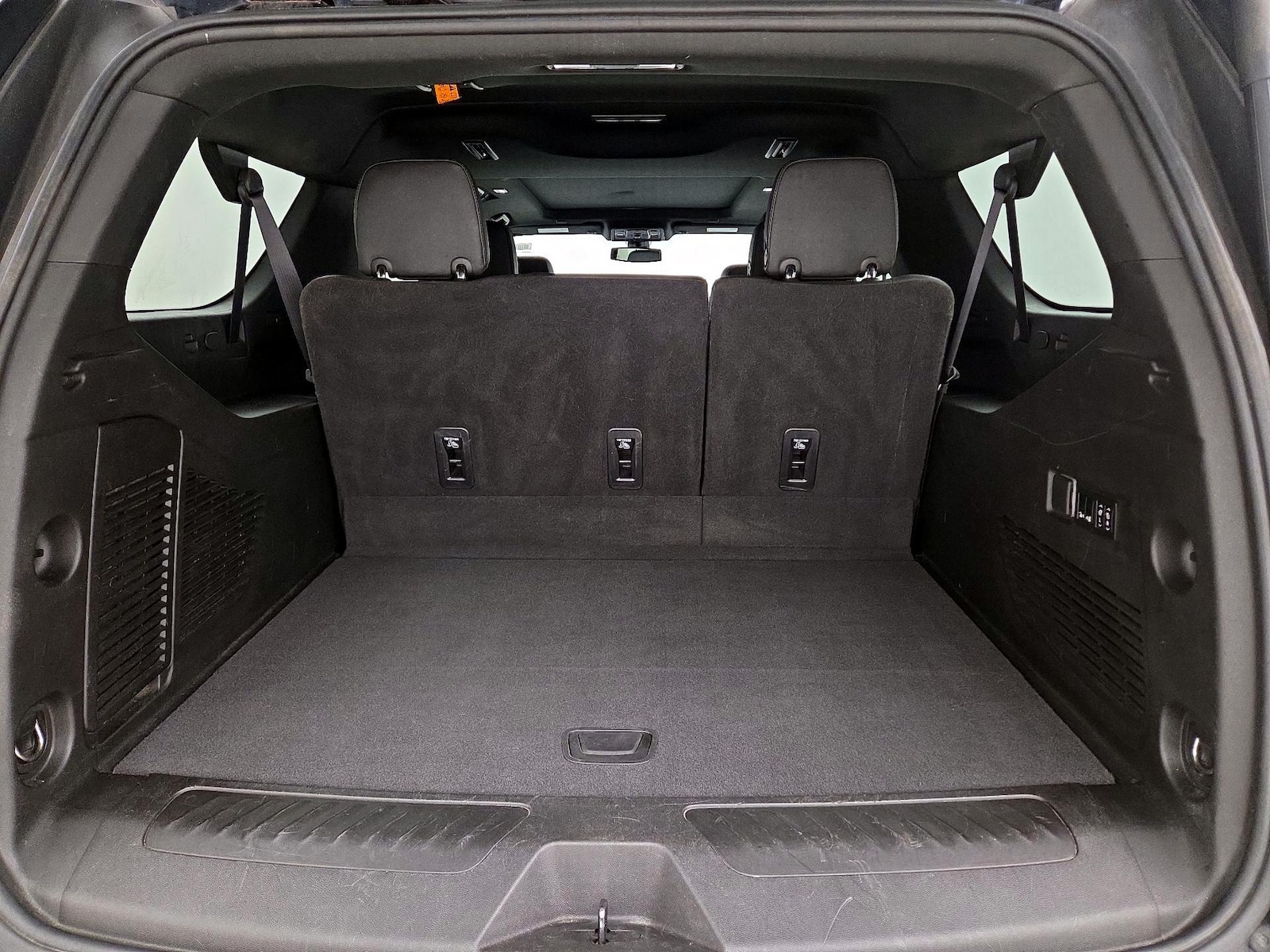 2022 Chevrolet Suburban LT - Photo 23