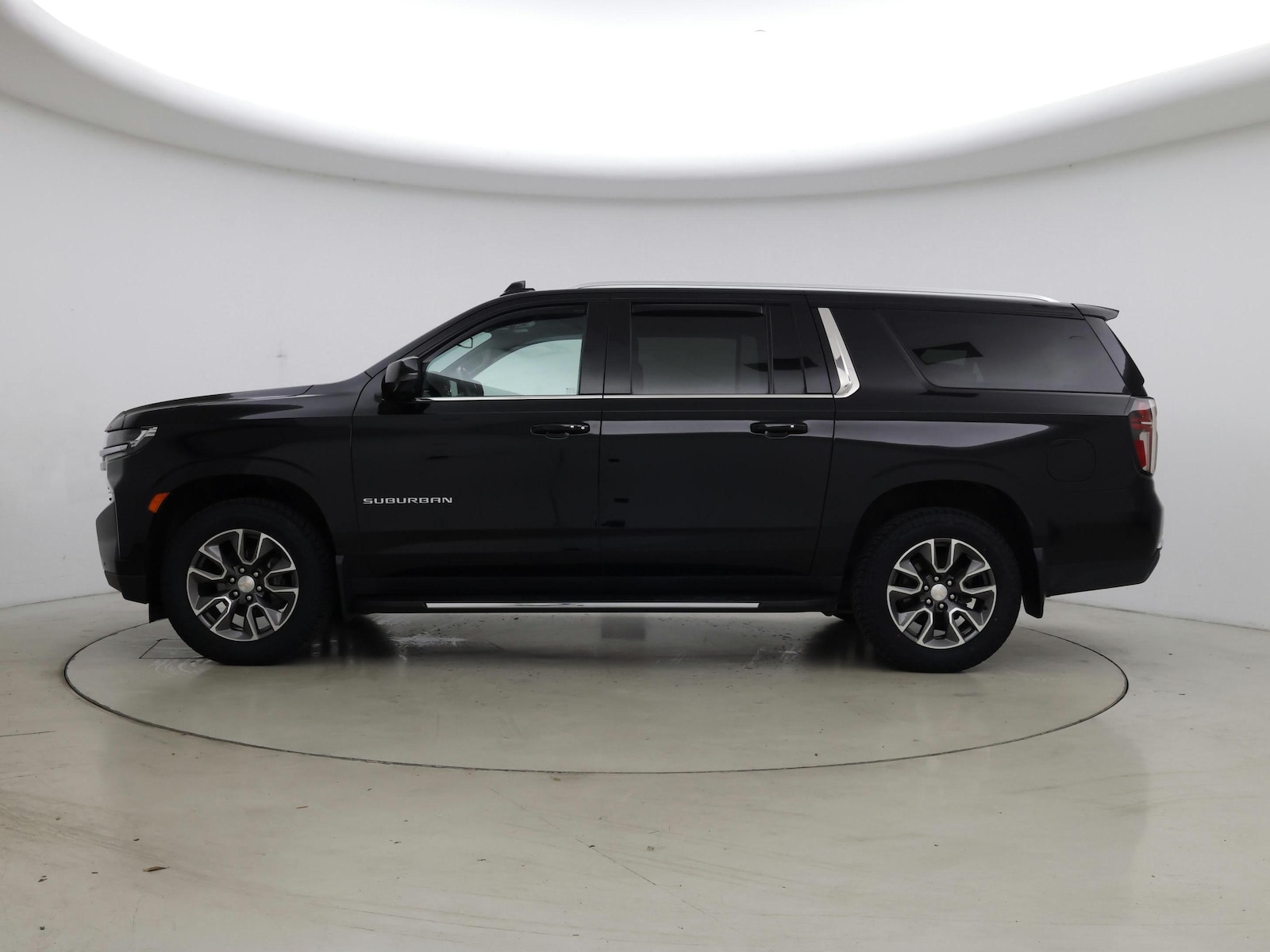 2022 Chevrolet Suburban LT - Photo 4
