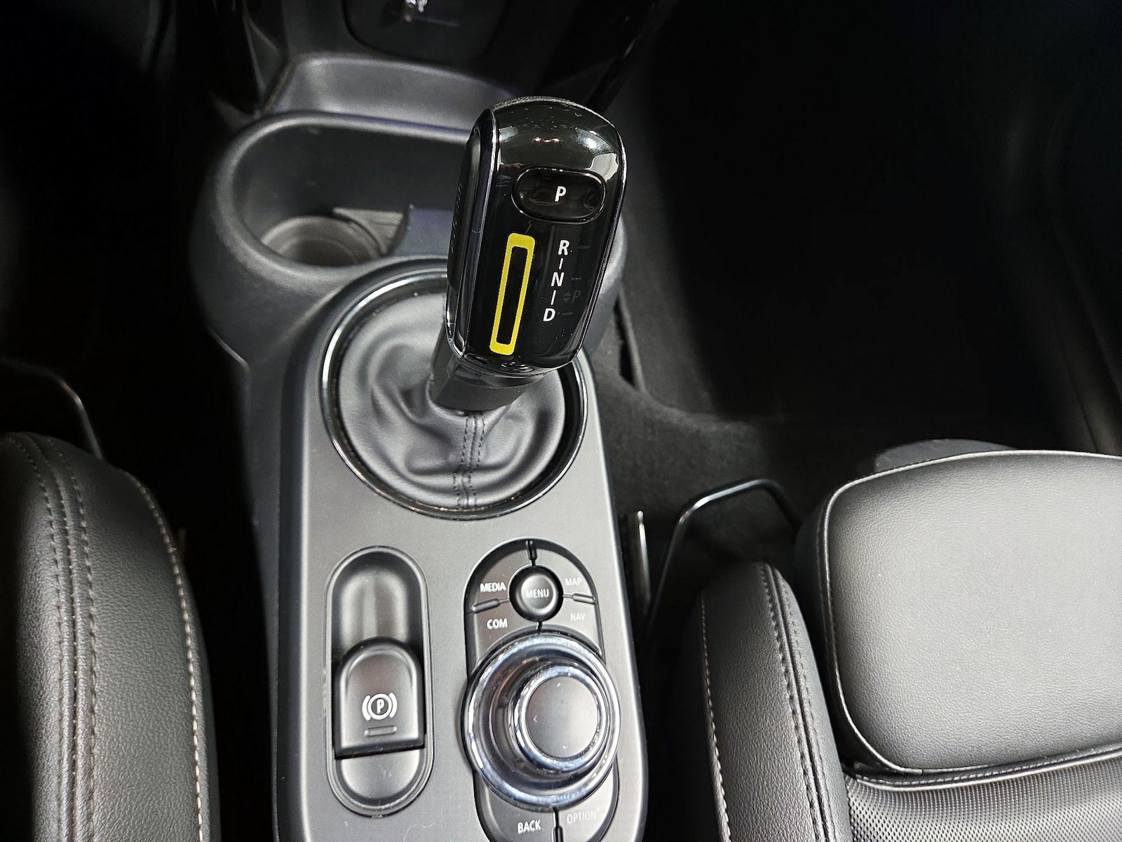 2023 MINI Hardtop 2 Door SE - Photo 17