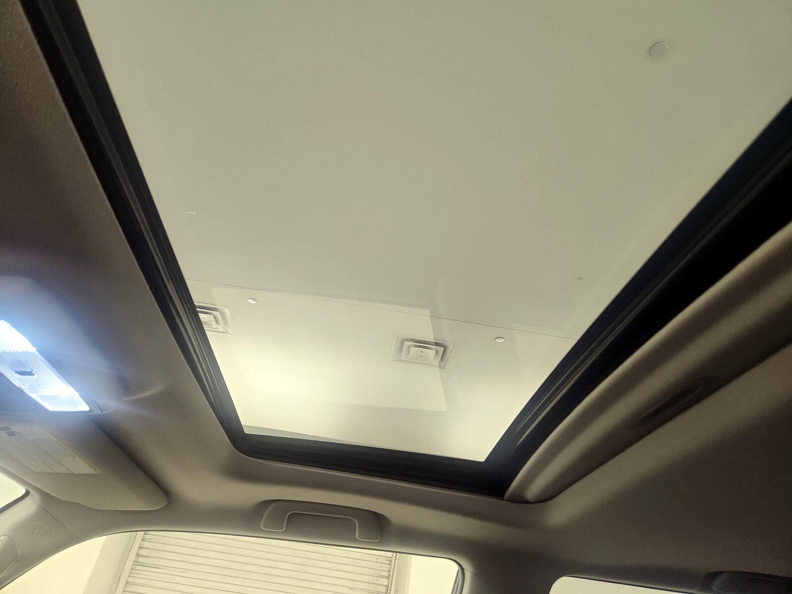 Sunroof(s) & Overhead Airbags