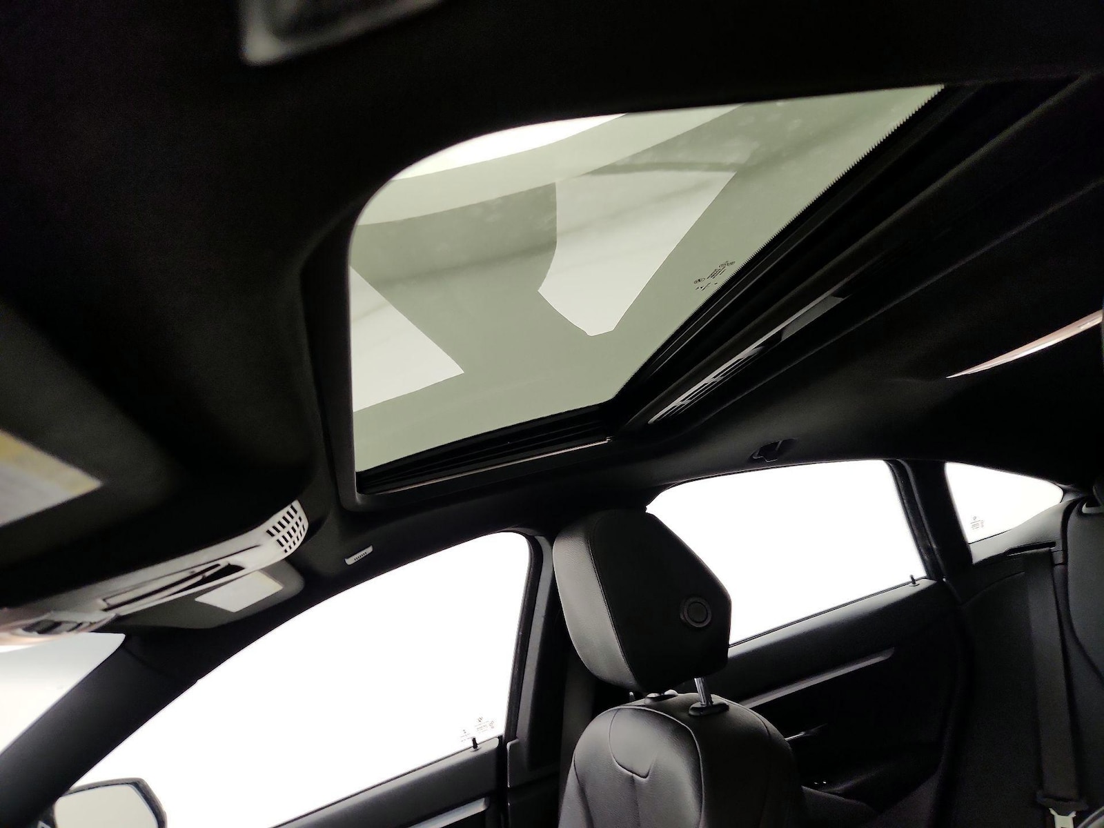 Sunroof(s) & Overhead Airbags