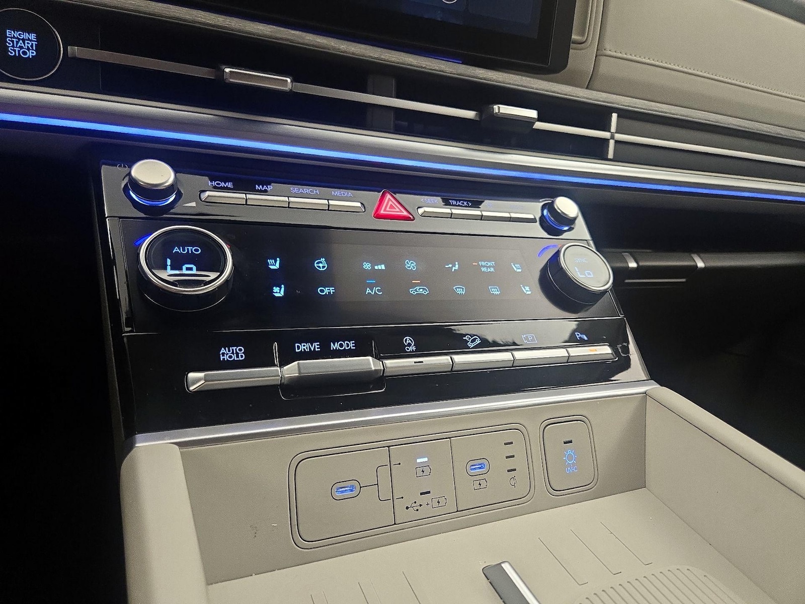 2024 Hyundai Santa Fe Limited - Photo 18