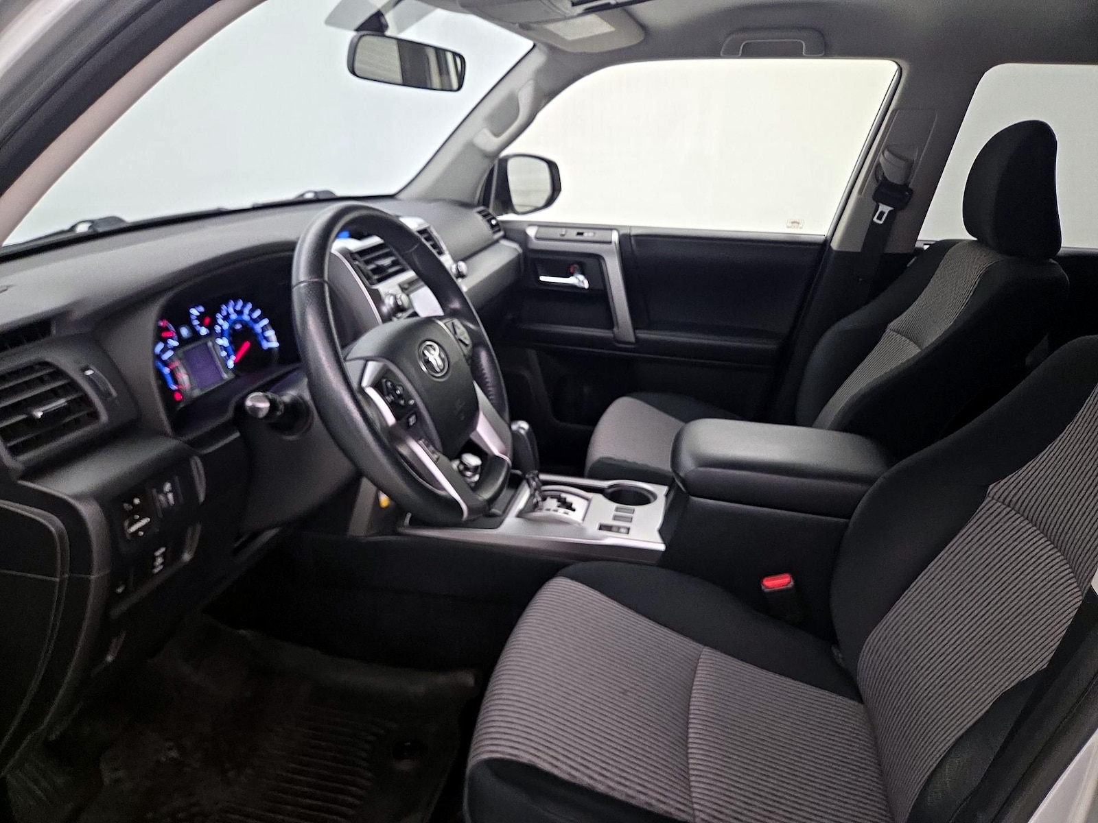 2018 Toyota 4Runner SR5 - Photo 12