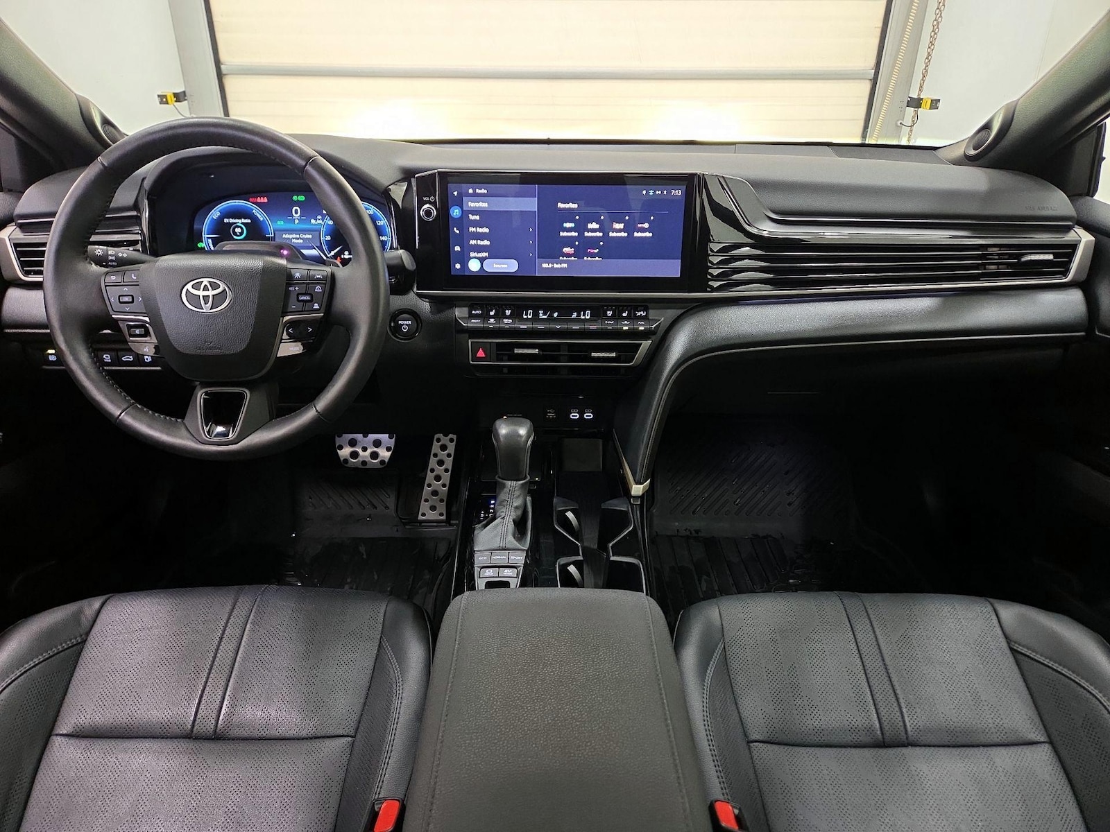 2025 Toyota Camry XSE - Photo 10