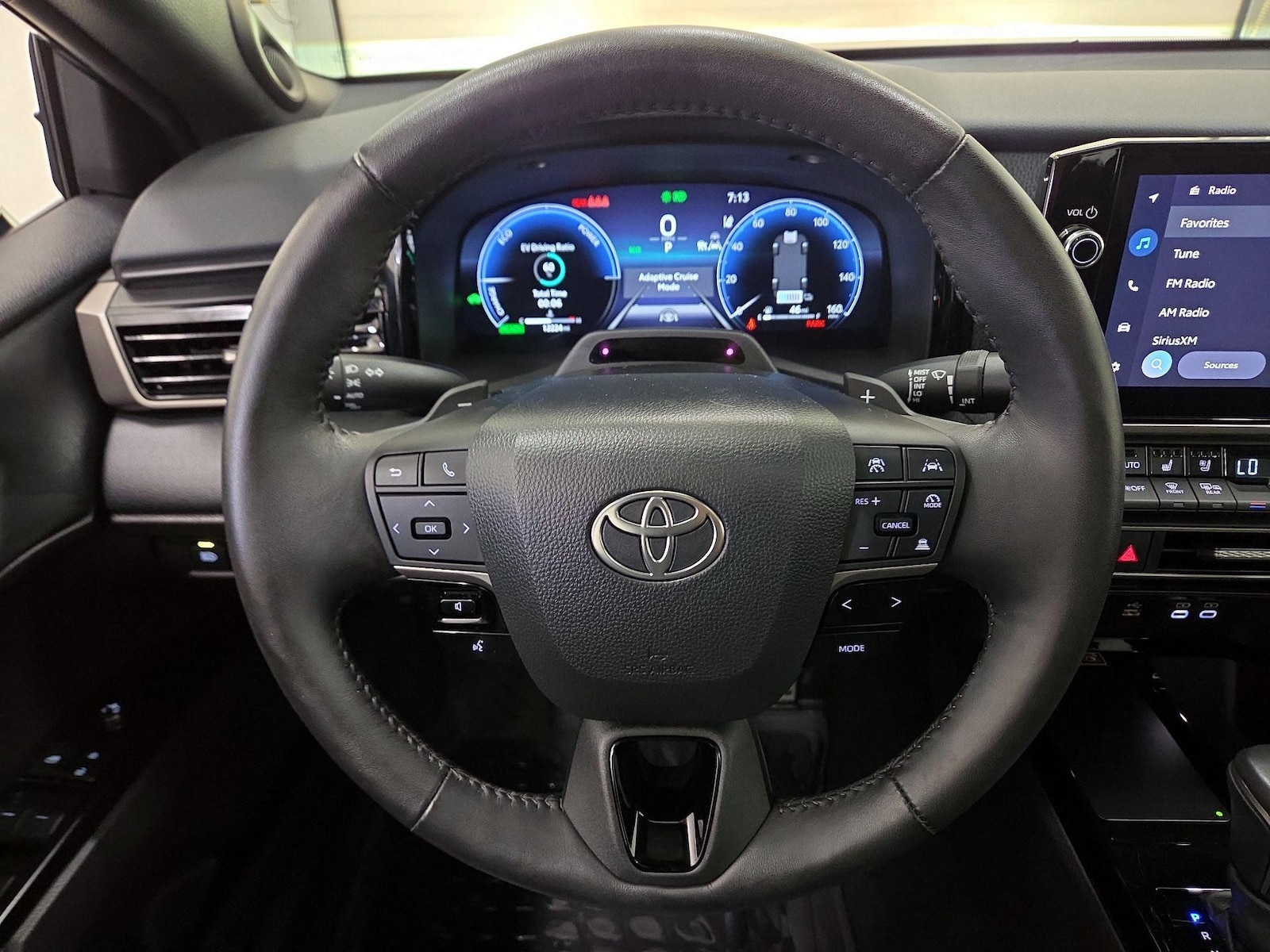 2025 Toyota Camry XSE - Photo 11