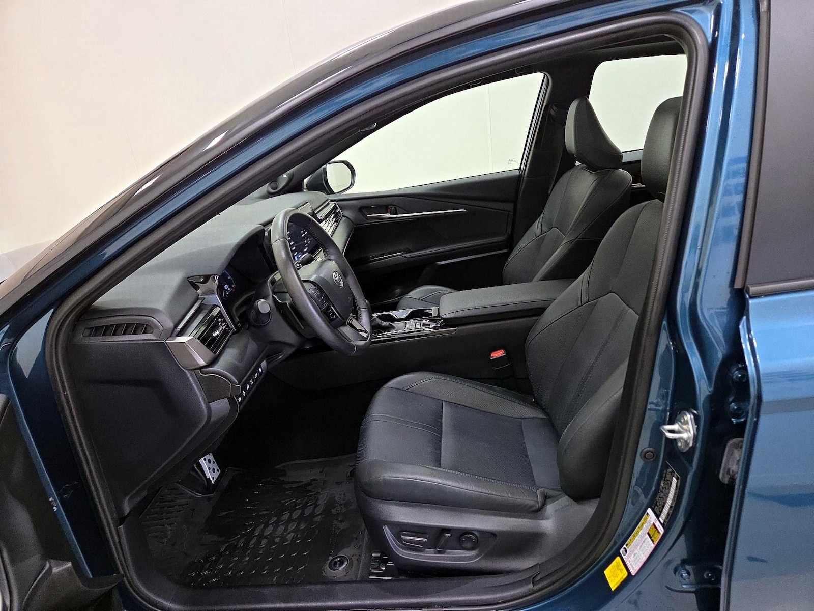 2025 Toyota Camry XSE - Photo 12